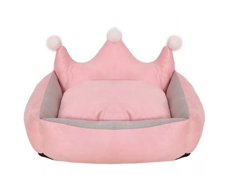 CrownNest™ – The Royal Comfort Bed for Your Pet